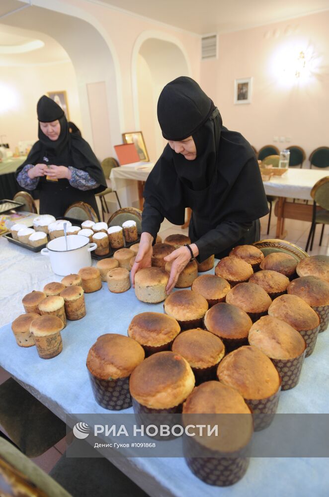 Приготовление к Пасхе в Всехсвятском женском монастыре