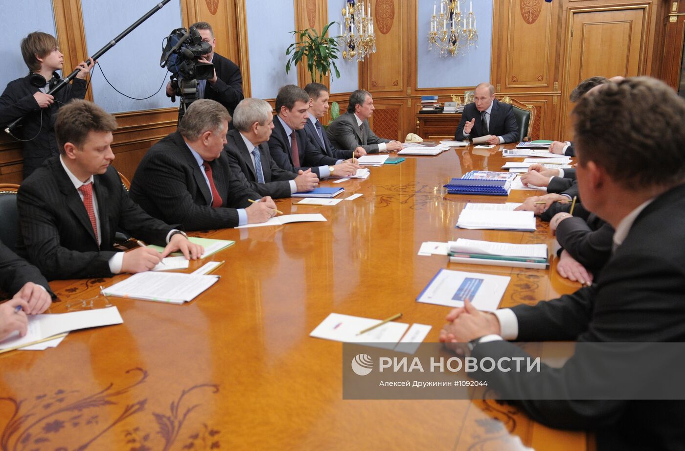 В.Путин провел совещание по континентальному шельфу