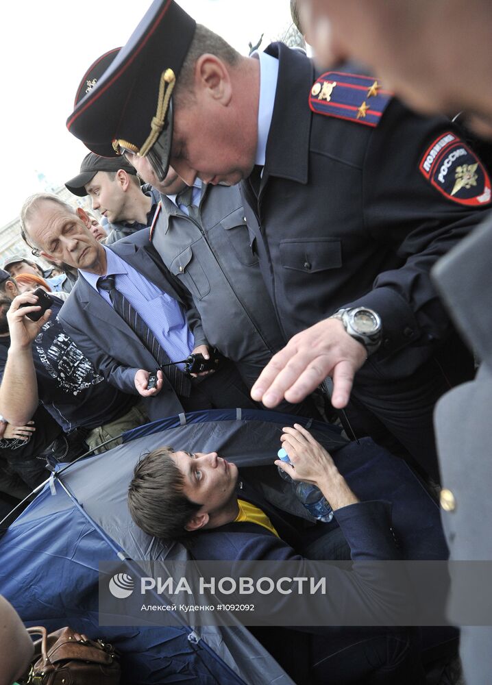 Акция протеста против итогов выборов мэра в Астрахани