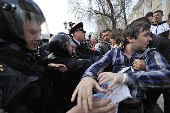 Акция протеста против итогов выборов мэра в Астрахани