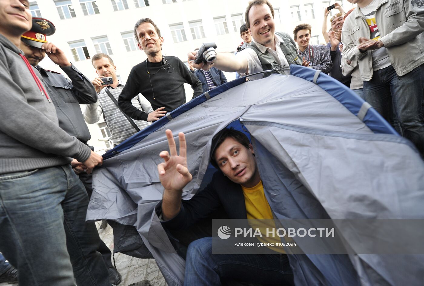 Акция протеста против итогов выборов мэра в Астрахани