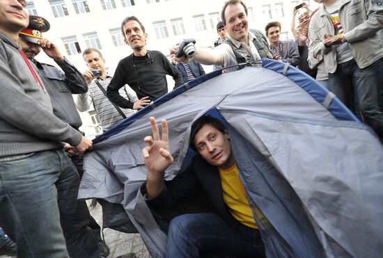 Акция протеста против итогов выборов мэра в Астрахани