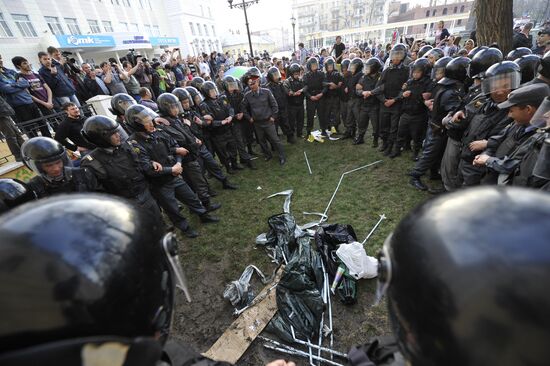 Акция протеста против итогов выборов мэра в Астрахани