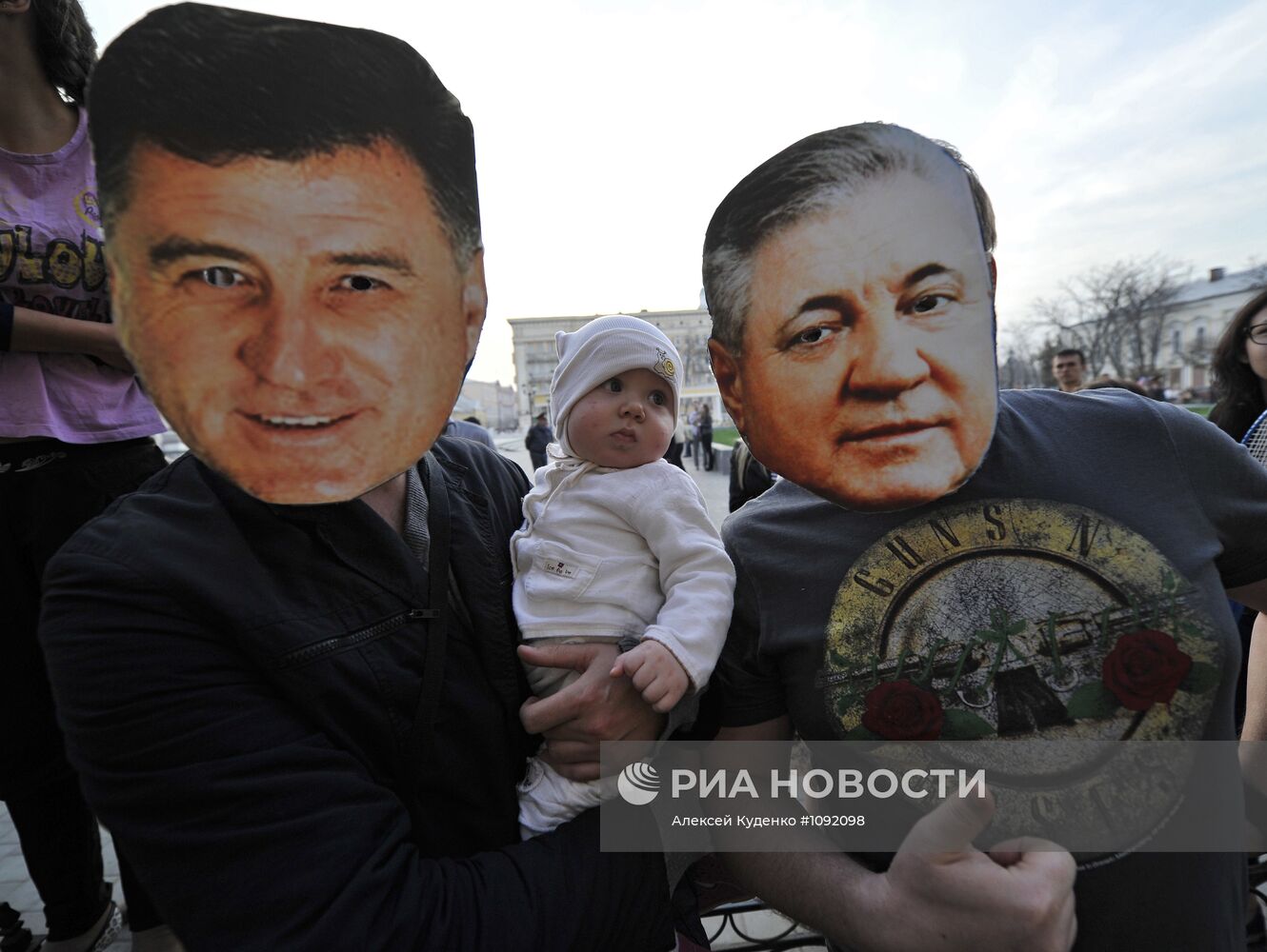 Акция протеста против итогов выборов мэра в Астрахани