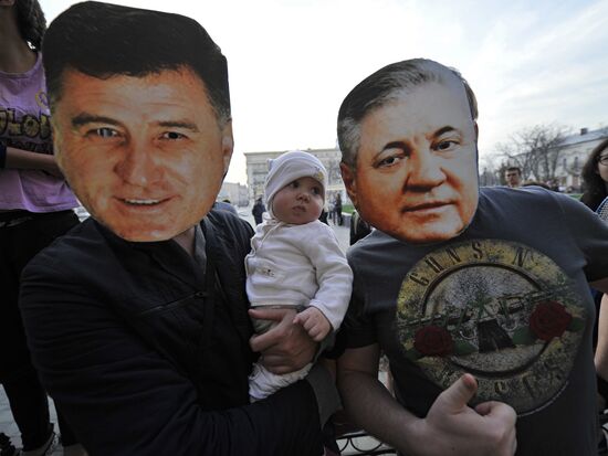 Акция протеста против итогов выборов мэра в Астрахани