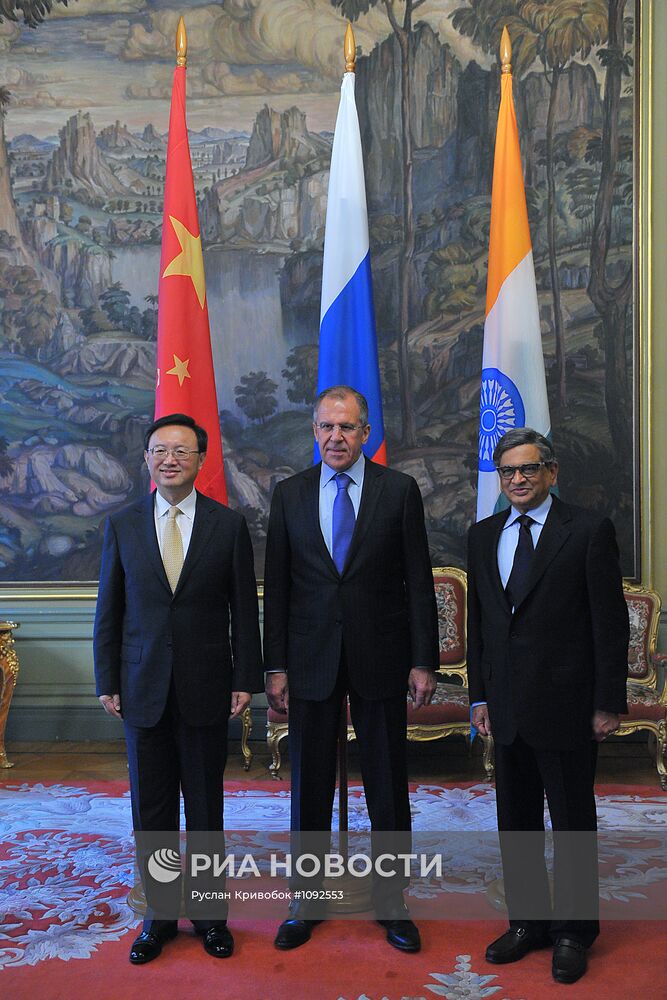 Встреча глав МИД России, КНР и Индии