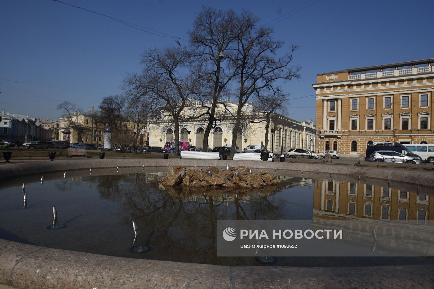 Запуск первых фонтанов в Санкт-Петербурге