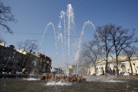 Запуск первых фонтанов в Санкт-Петербурге