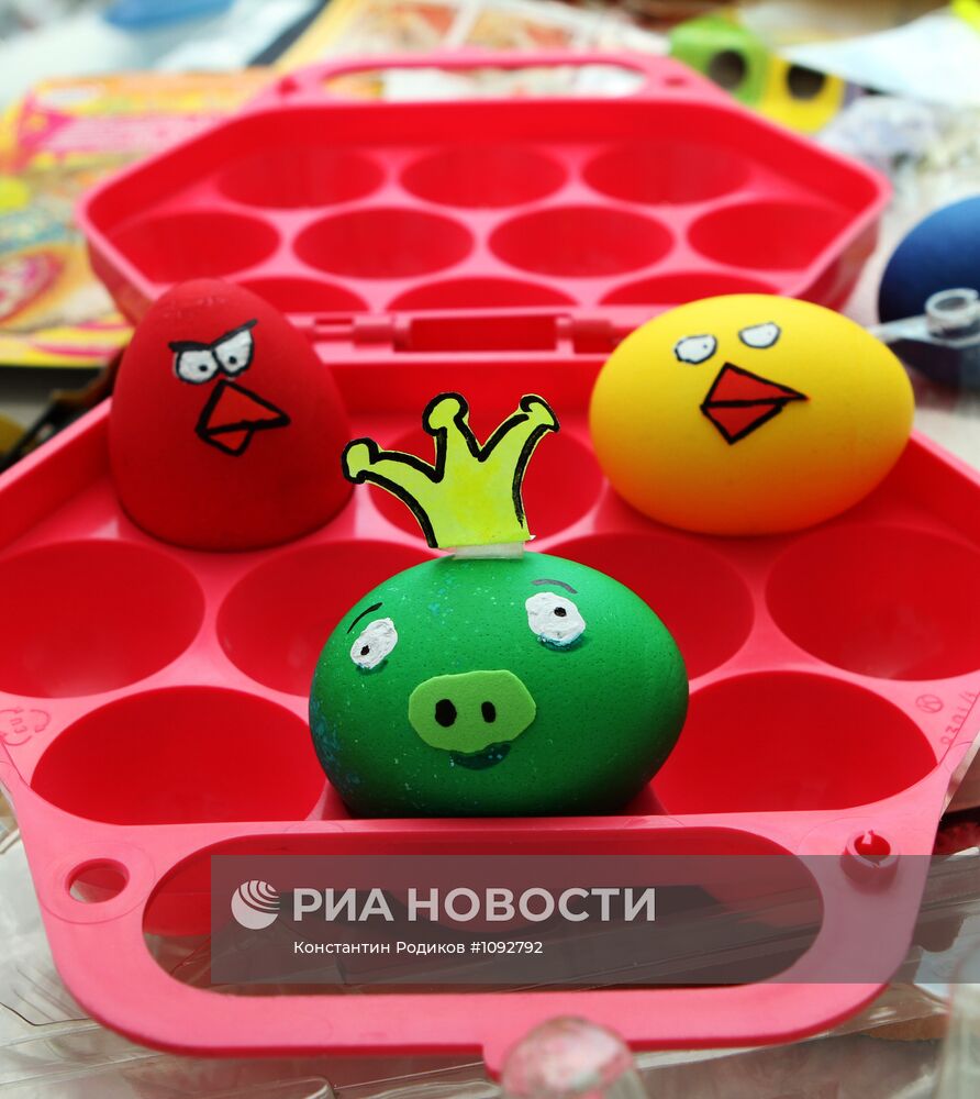 Оформление пасхальных яиц в стиле компьютерной игры Angry Birds