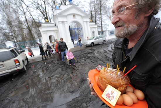 Освящение пасхальных куличей в Москве