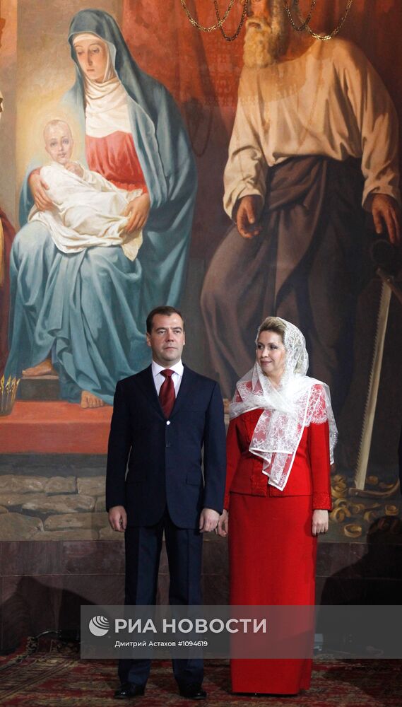 Д.Медведев в храме Христа Спасителя в Москве