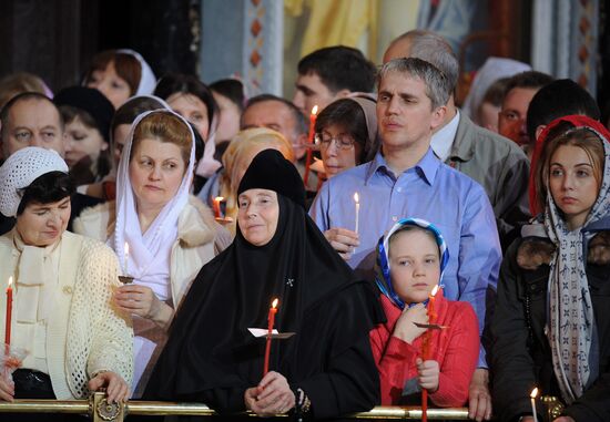 Пасхальное богослужение в храме Христа Спасителя в Москве