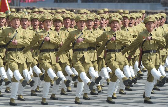 Военный парад, посвященный 100-летию со дня рождения Ким Ир Сена