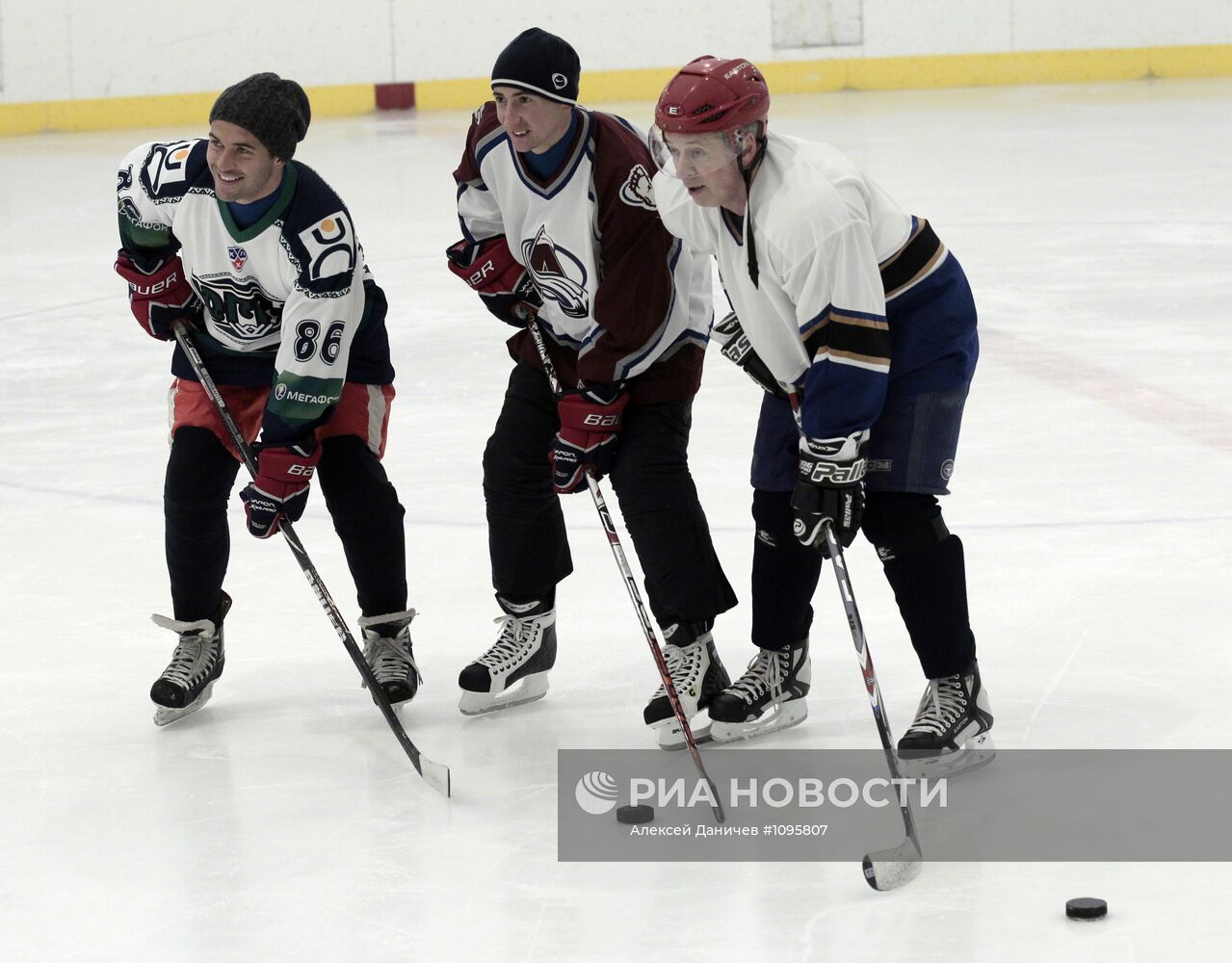 Хоккейный матч между футболистами "Зенита"