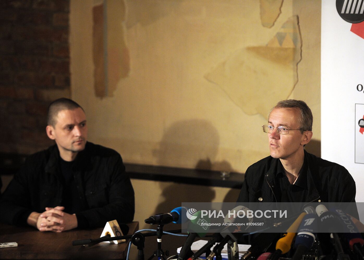 Пресс-конференция Олега Шеина в кафе "Пироги"