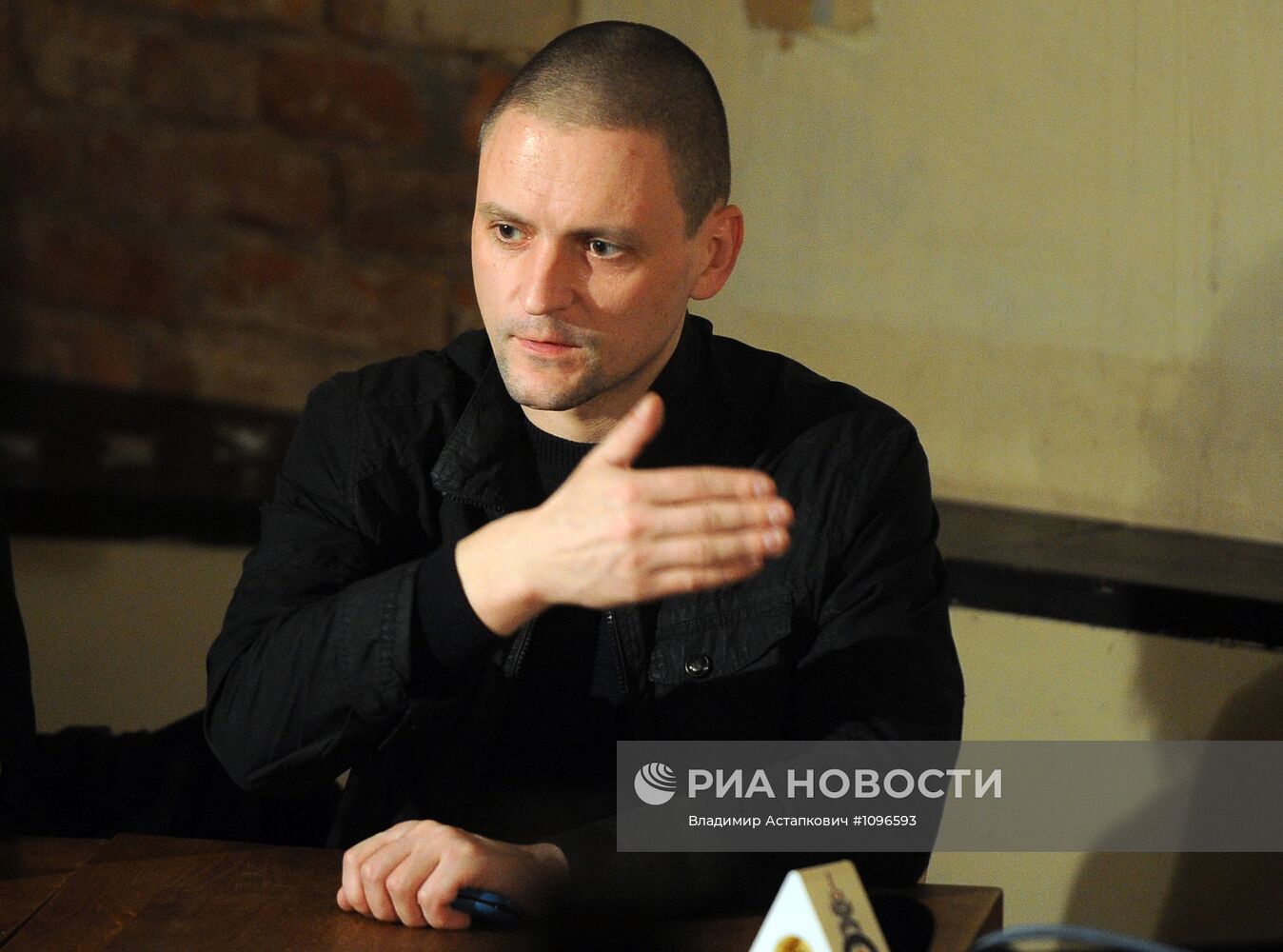 Пресс-конференция Олега Шеина в кафе "Пироги"