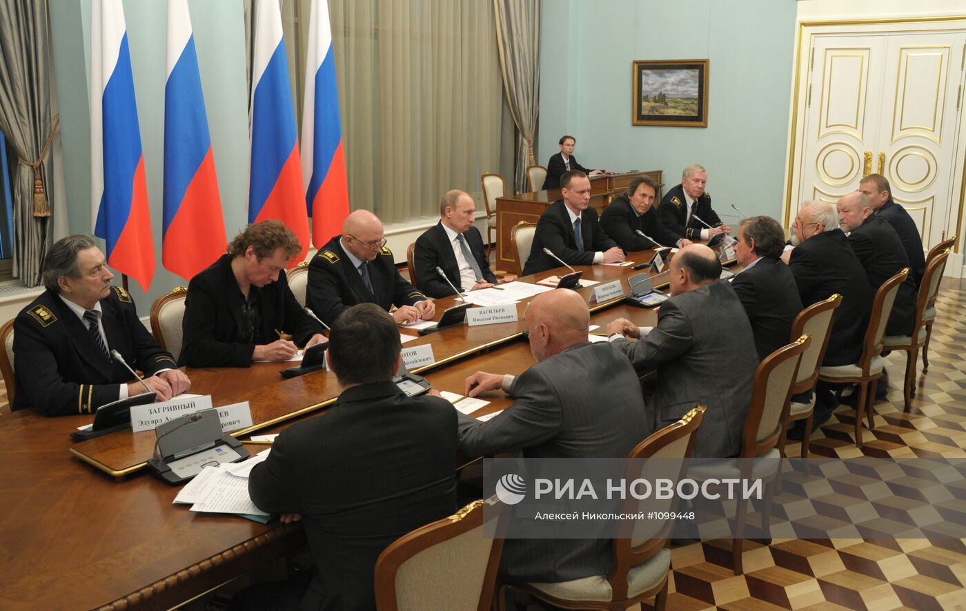 В.Путин встретился с членами Антарктической экспедиции