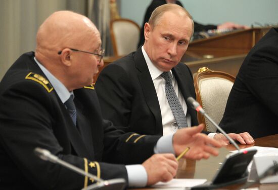 В.Путин встретился с членами Антарктической экспедиции