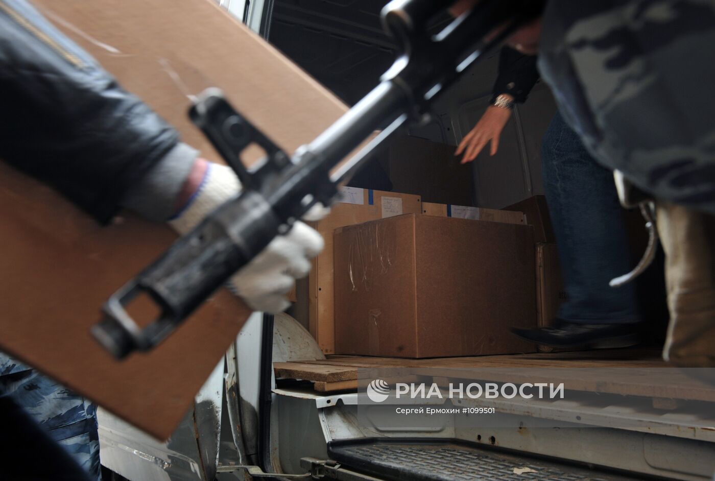 Клад Нарышкиных перевозят в Константиновский дворец