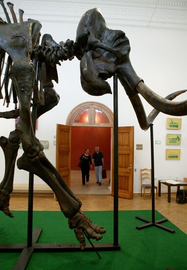 Выставка, посвященная 60-летию Тюменской области