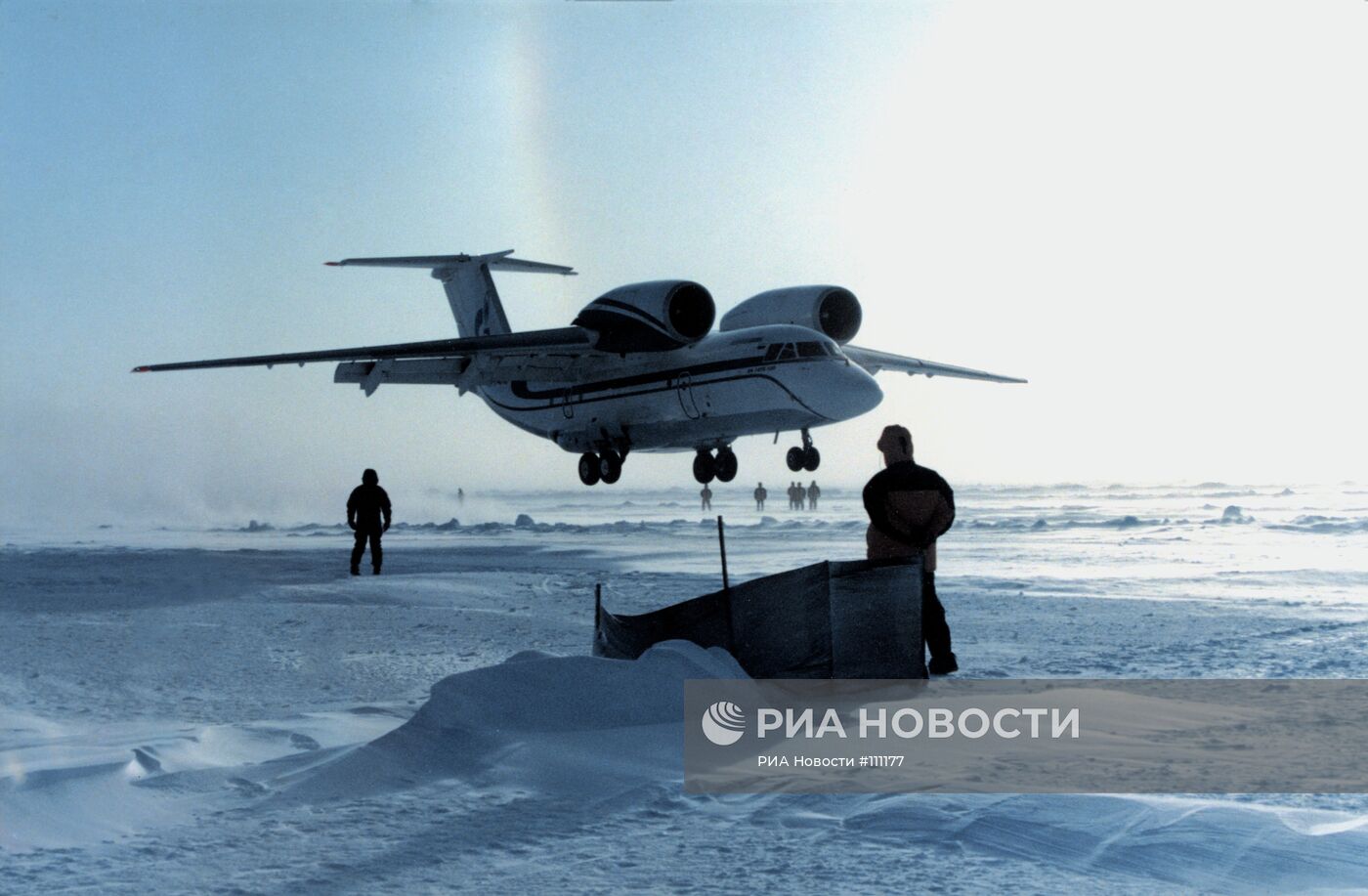 Самолет АН-74 на Северном полюсе