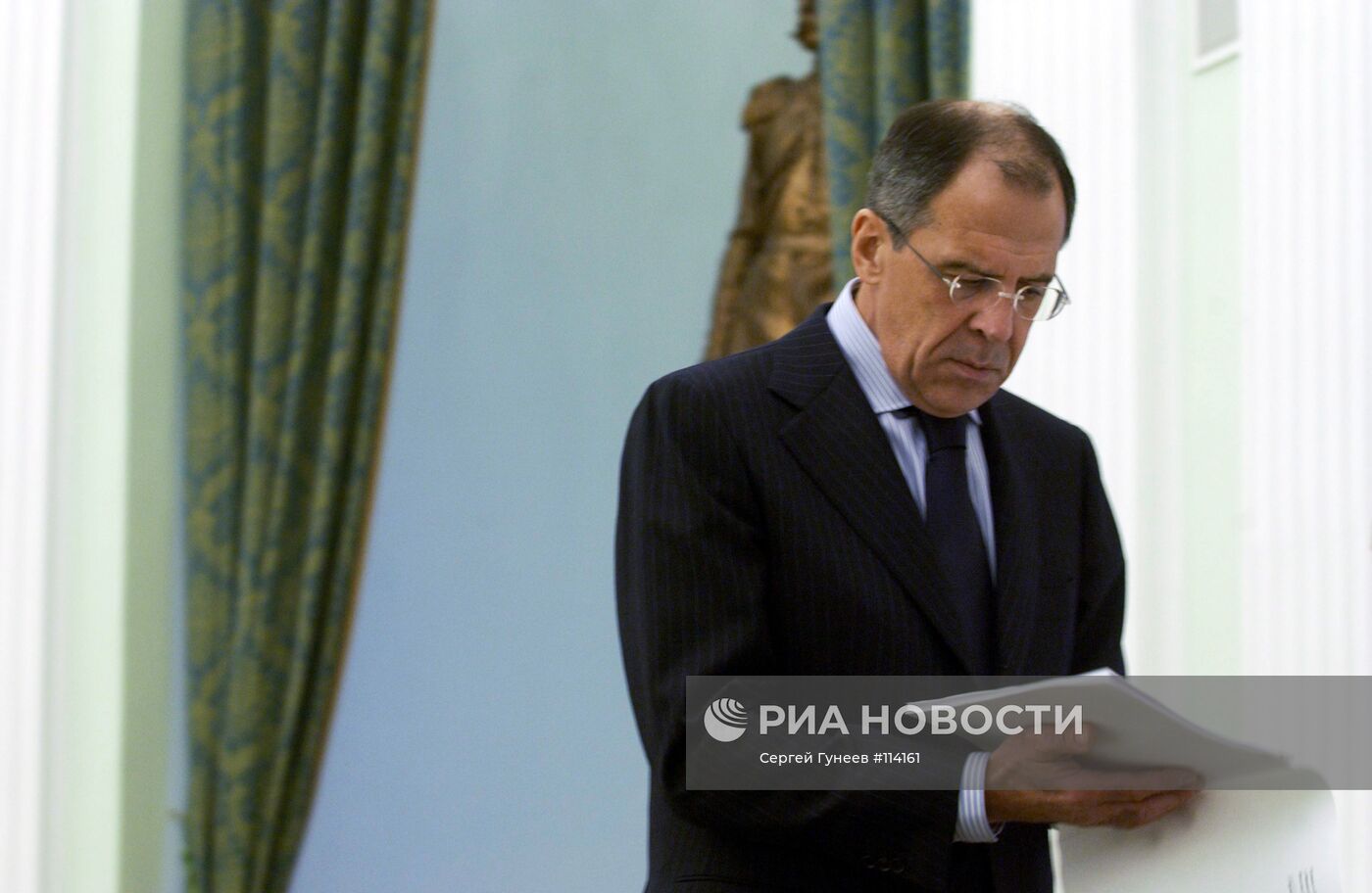 ЛАВРОВ