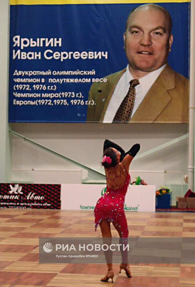 На турнире по спортивным бальным танцам "Кубок Академии танца-2005"