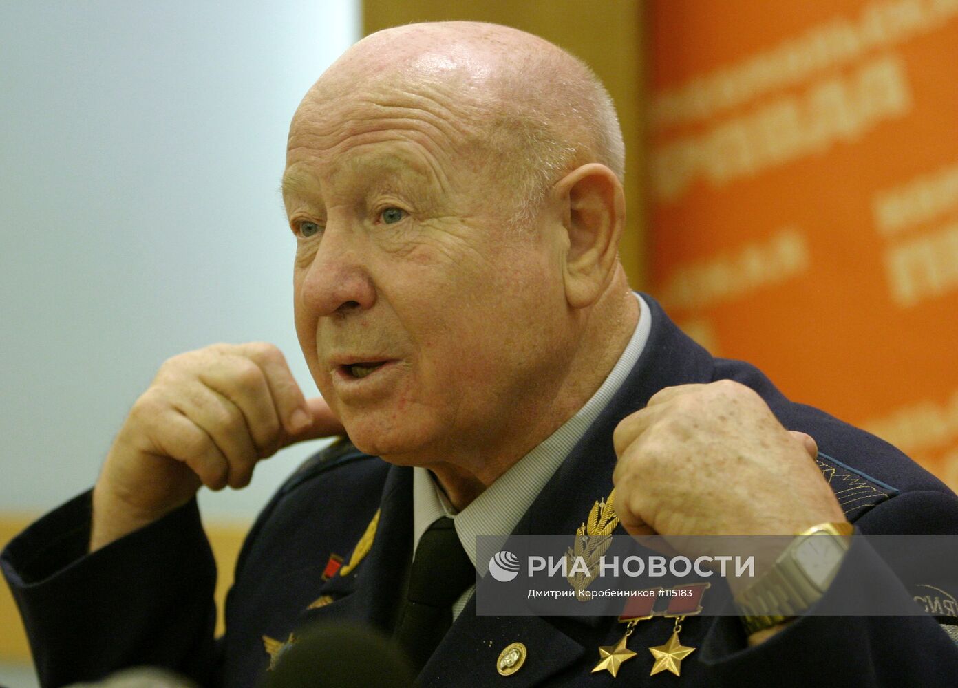ЛЕОНОВ КОСМОНАВТ