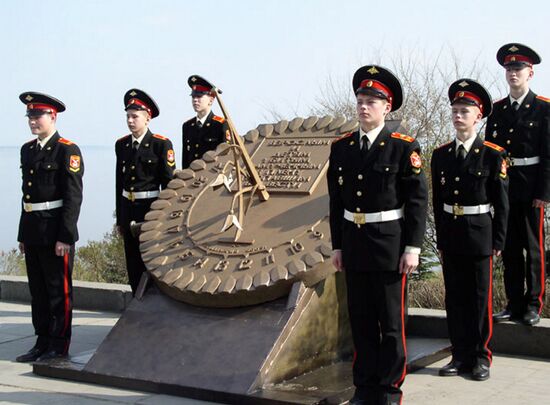 Памятник, открытый к 60-летию Победы
