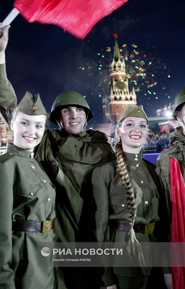 Фейерверк в честь Дня Победы