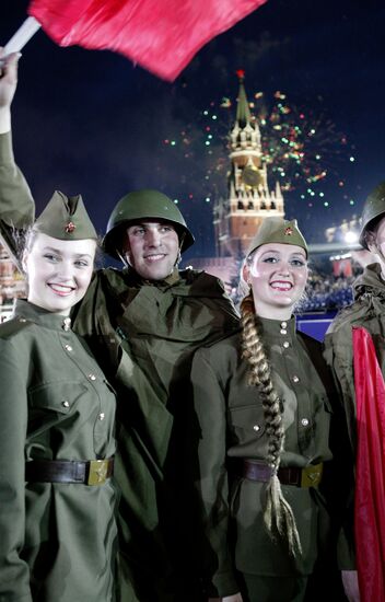 Фейерверк в честь Дня Победы