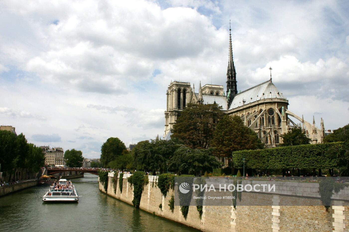 Собор Парижской Богоматери, вид с реки Сены