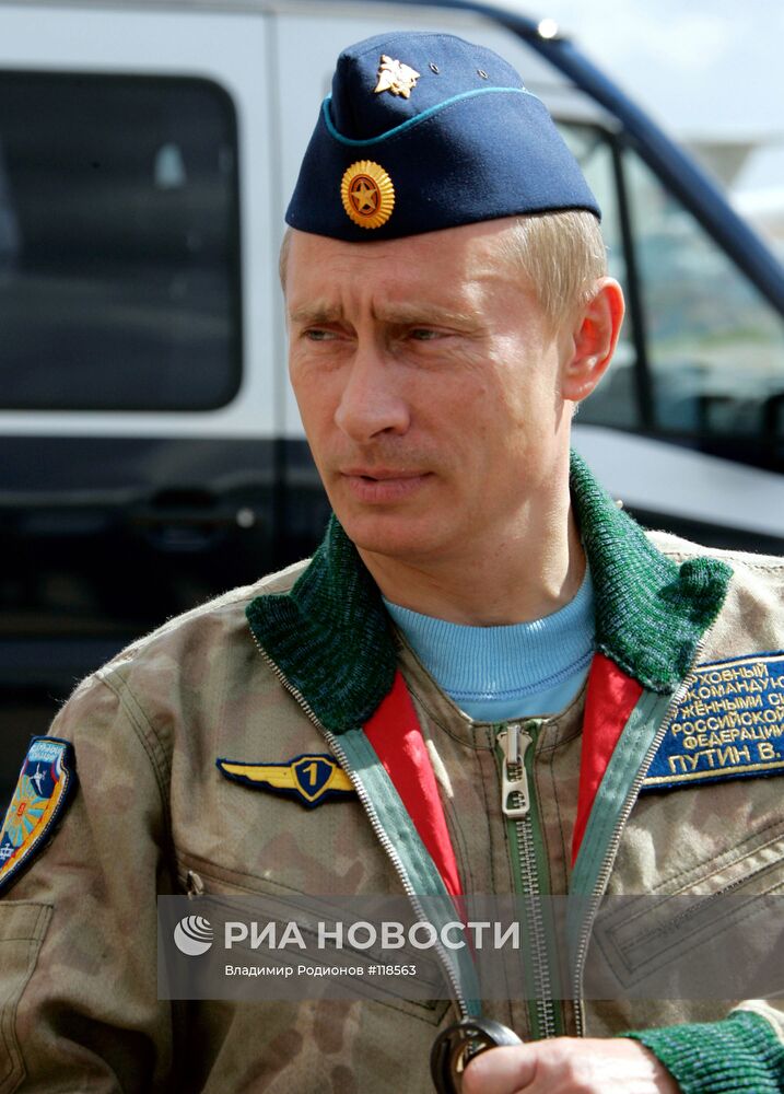 ПУТИН В ЛЕТНОЙ ФОРМЕ