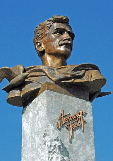 Памятник Александру Грину в г. Кирове