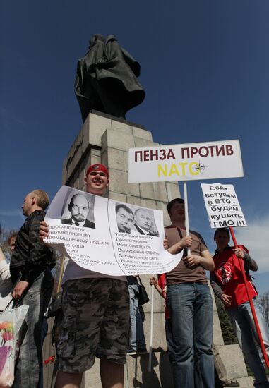 Митинг и шествие против размещения базы НАТО в Ульяновске