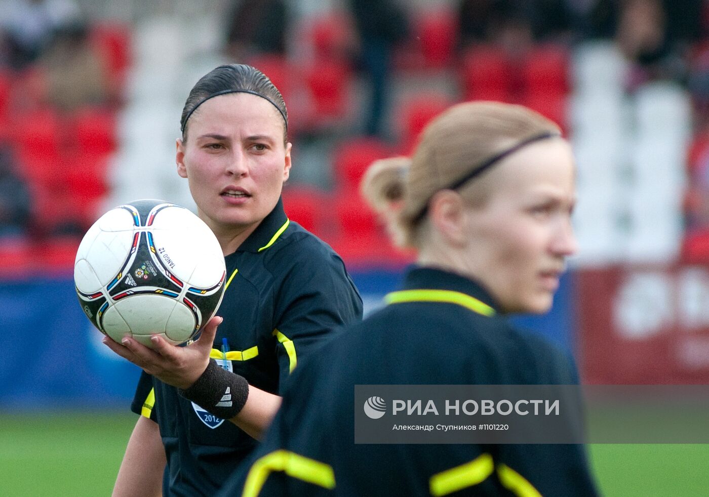 Женская бригада арбитров на матче Молодежного первенства России