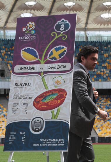 Церемония презентации дизайна билета на матчи Евро-2012
