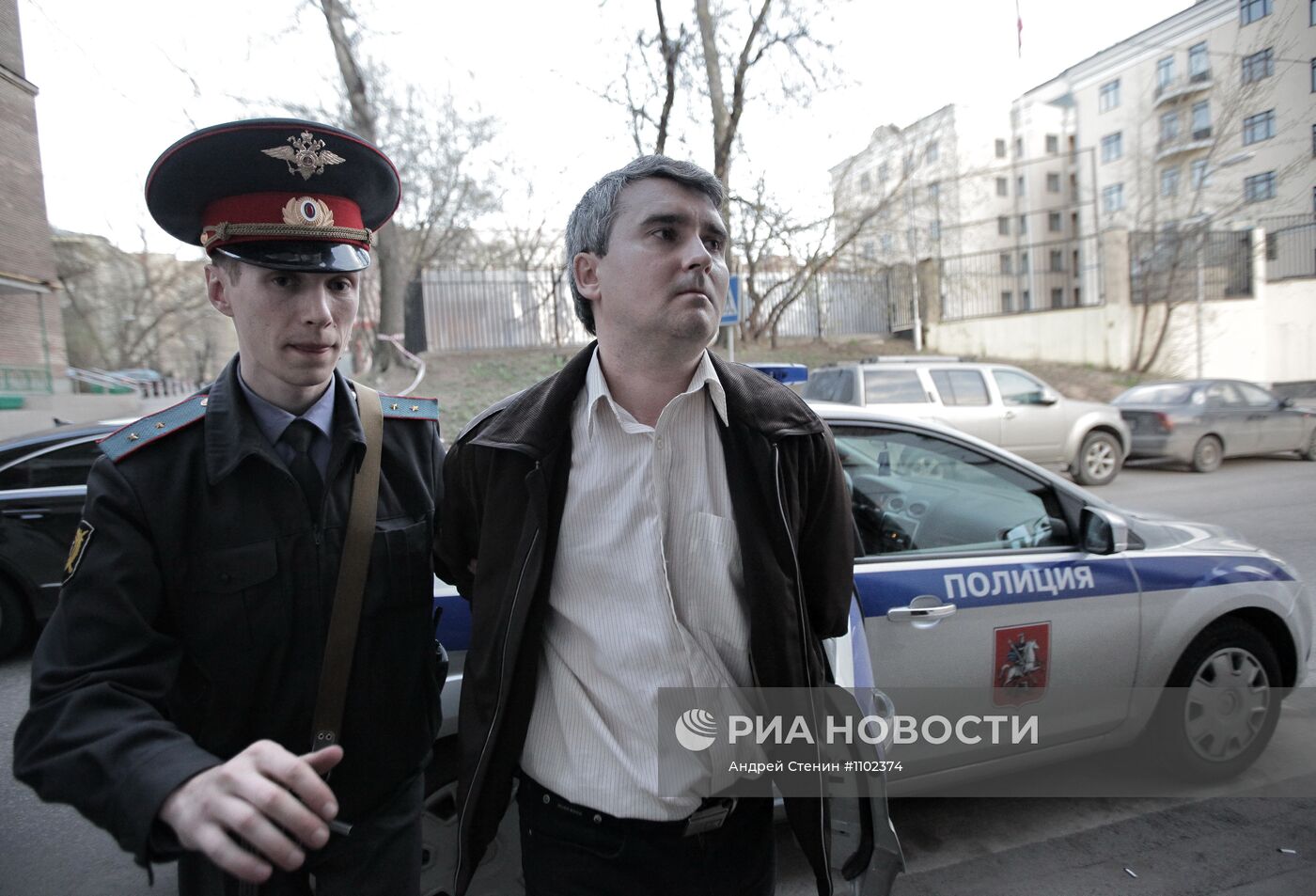Андрей Бородин доставлен в Хамовнический суд Москвы