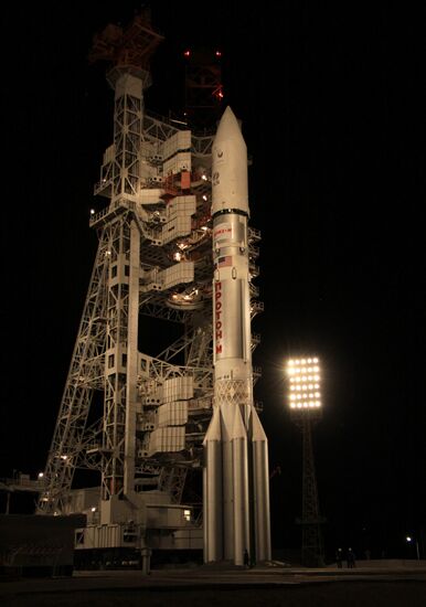 Пуск ракеты "Протон-М" со спутником YahSat 1B