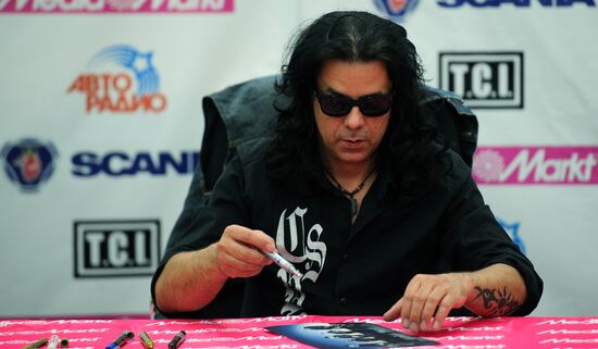 Автограф-сессия группы Scorpions