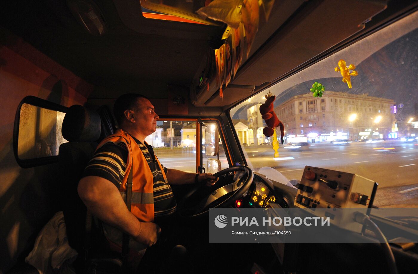 Мойка улично-дорожной сети Москвы