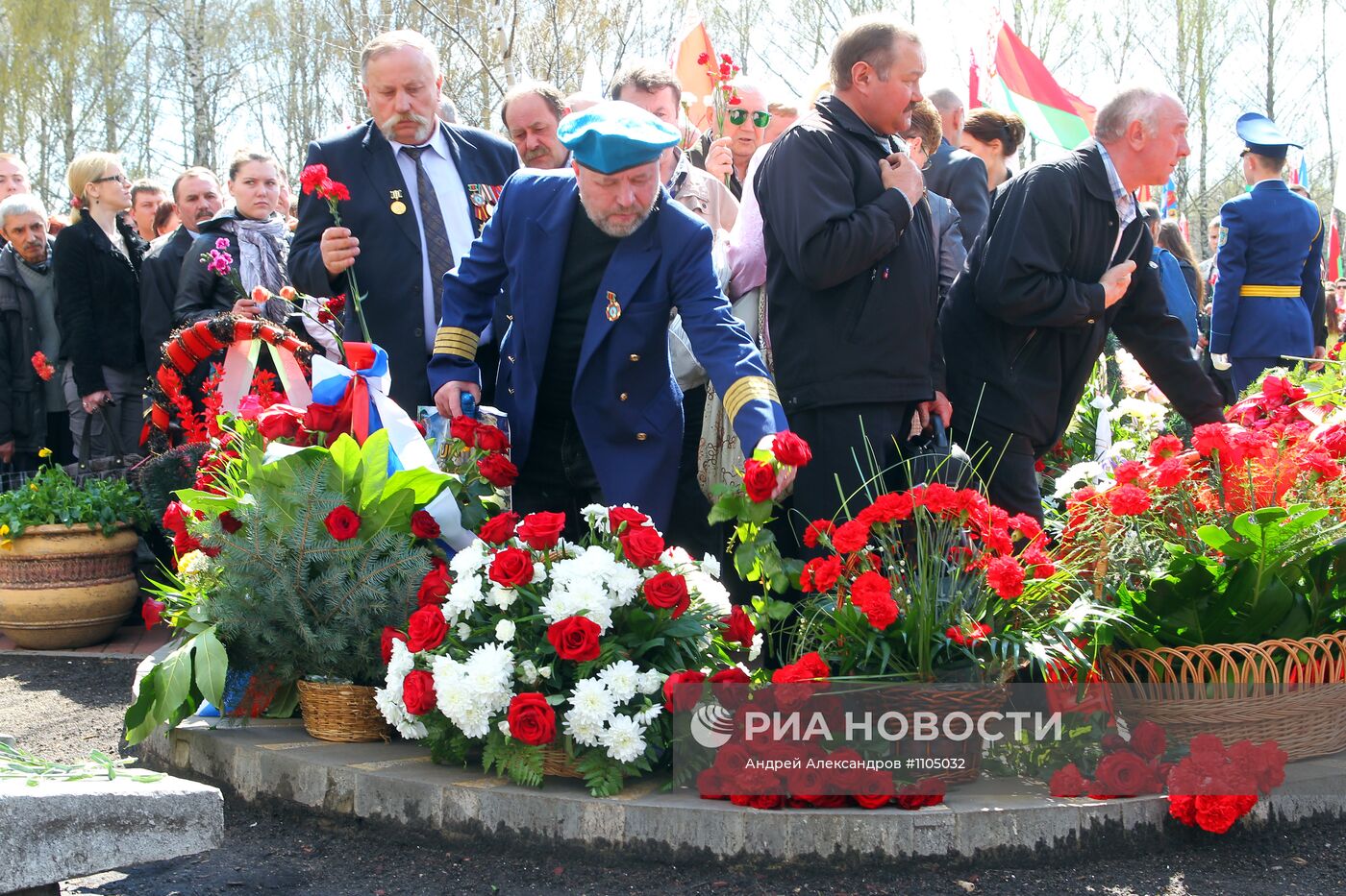 Церемония возложения цветов к мемориалу "Жертвам Чернобыля"