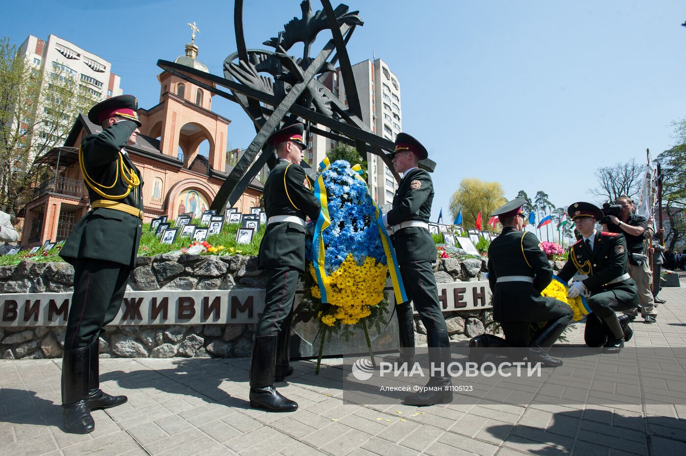 Митинг-реквием, посвященный катастрофе на ЧАЭС, прошел в Киеве