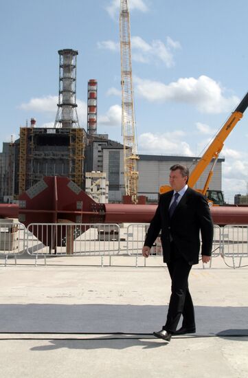 Строительство нового саркофага над реактором Чернобыльской АЭС