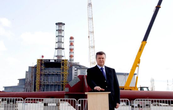 Строительство нового саркофага над реактором Чернобыльской АЭС