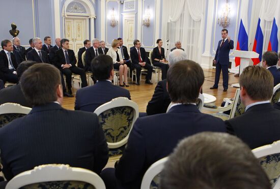 Д.Медведев встретился с активом партии "Единая Россия"