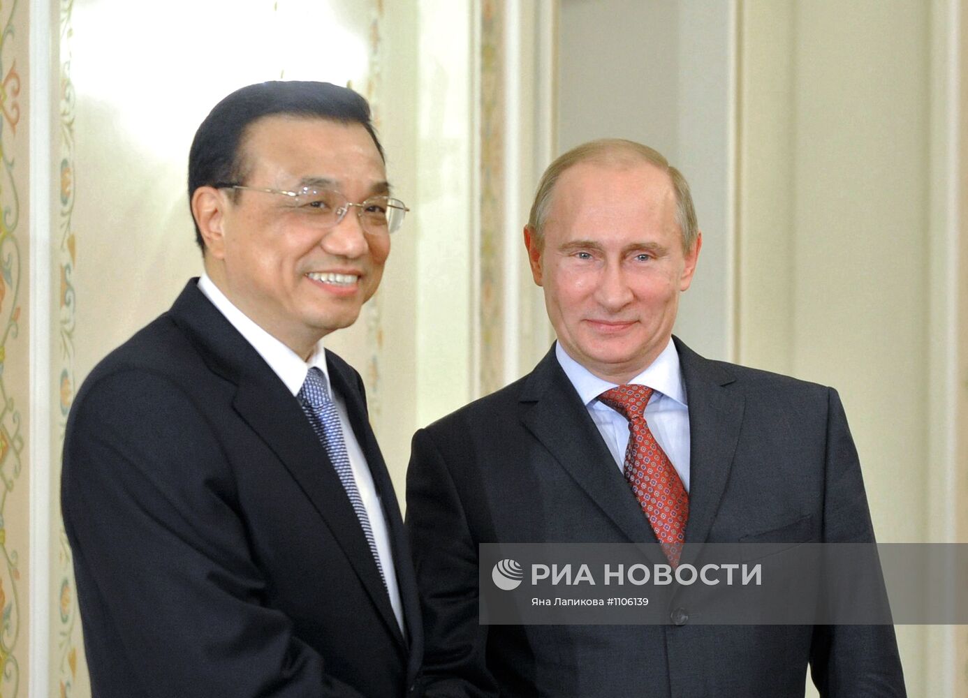 В.Путин провел переговоры с премьером Госсовета КНР Л.Кэцяном