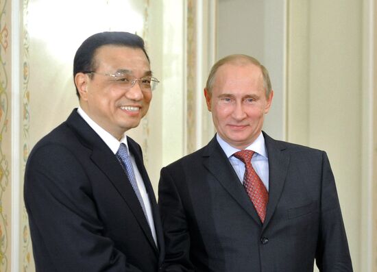 В.Путин провел переговоры с премьером Госсовета КНР Л.Кэцяном