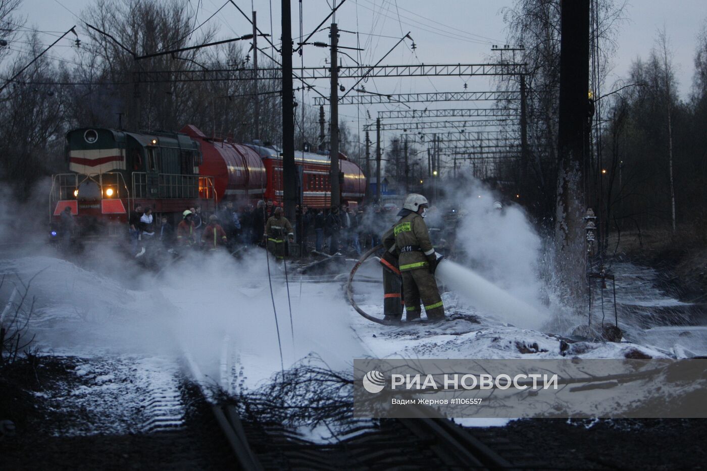 Пожар в районе Ручьевой нефтебазы в Санкт-Петербурге