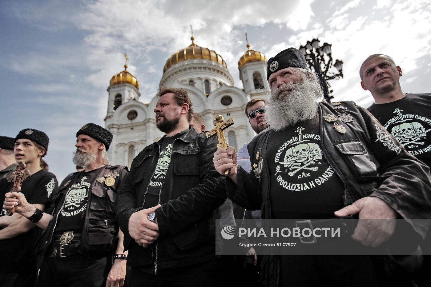 Акция у храма Христа Спасителя в Москве